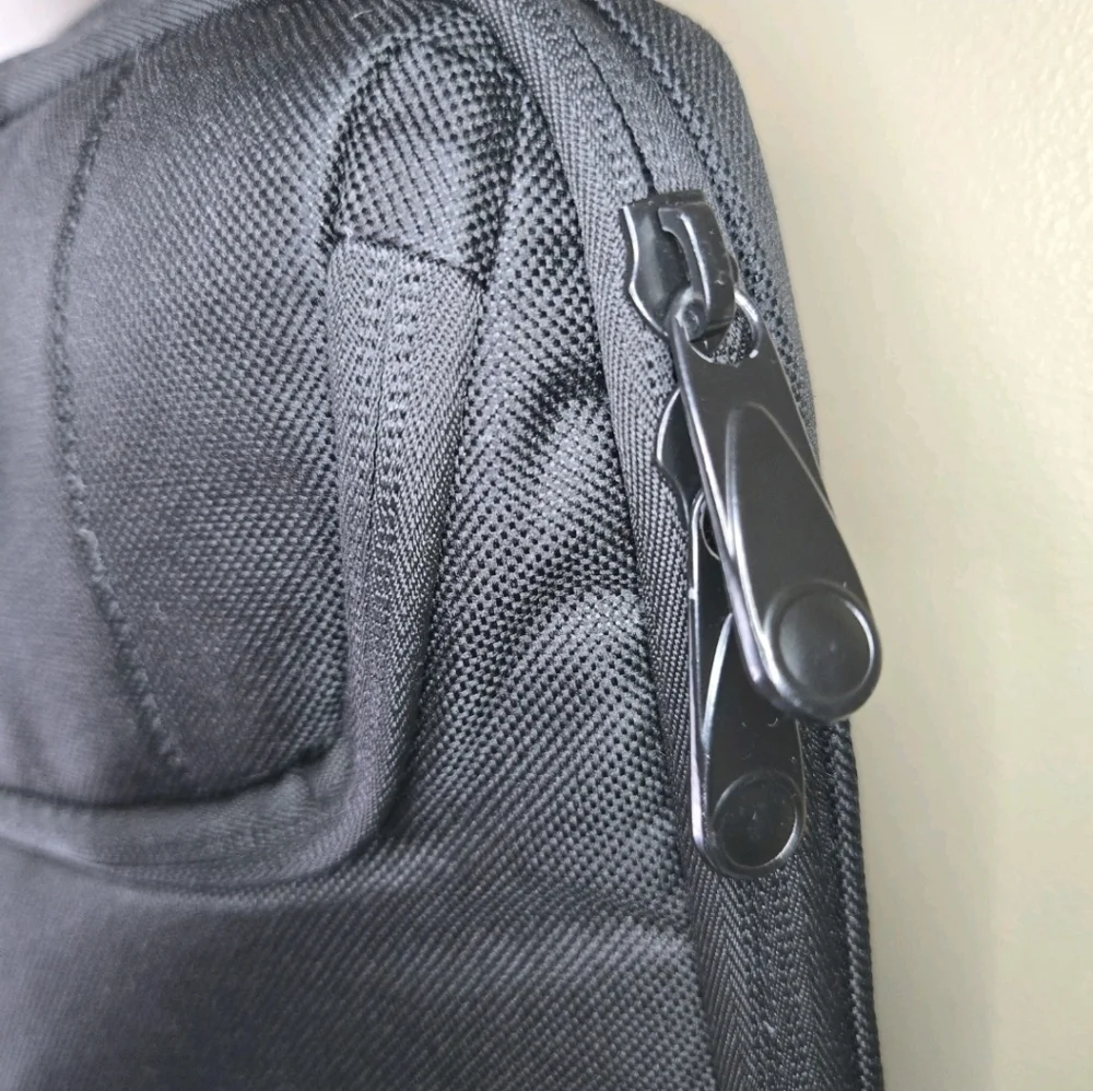 Insignia Unisex Laptop Sleeve Bag for 15.6